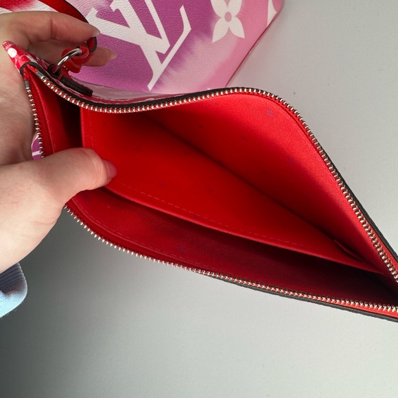 Louis Vuitton Neverfull Limited Edition Escale MM Tote W/ Pouchette - Picture 10 of 16